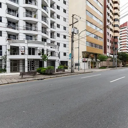 Apto Batel com Piscina para 4 pessoas 01 Vaga-2
